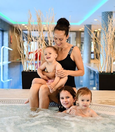 Vířivka s relaxačními lehátky