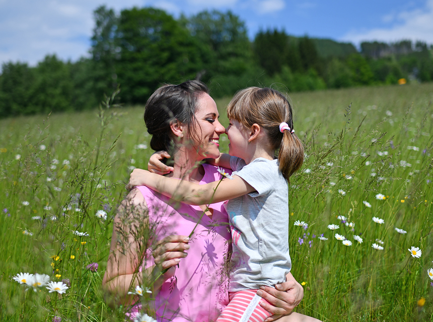 maminka-s-laskou-860x640