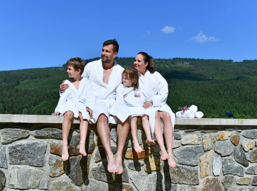 family-hit-860x640